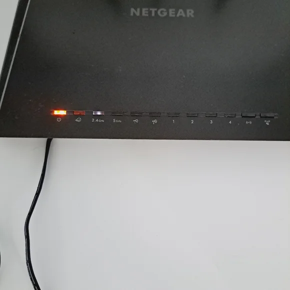NETGEAR Nighthawk Smart Wi-Fi Router (R7000) - AC1900 - Picture 8 of 13